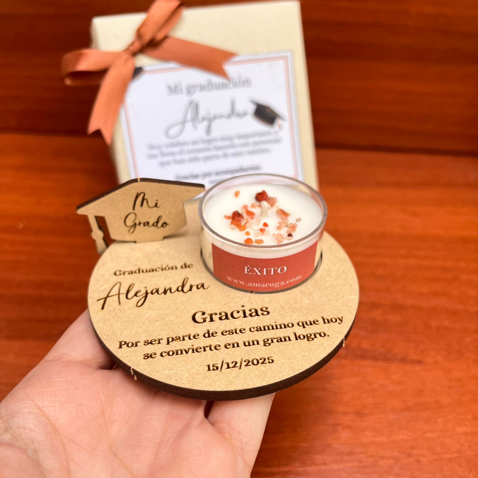 amaroga-recordatorio-graduacion-con-vela-detalle